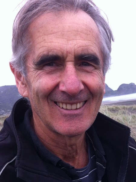 Dr Manu Davison is a conservation ecologist, animal behaviourist, and resource management consultant who is passionate about wildlife and enjoys photographing birds and invertebrates.