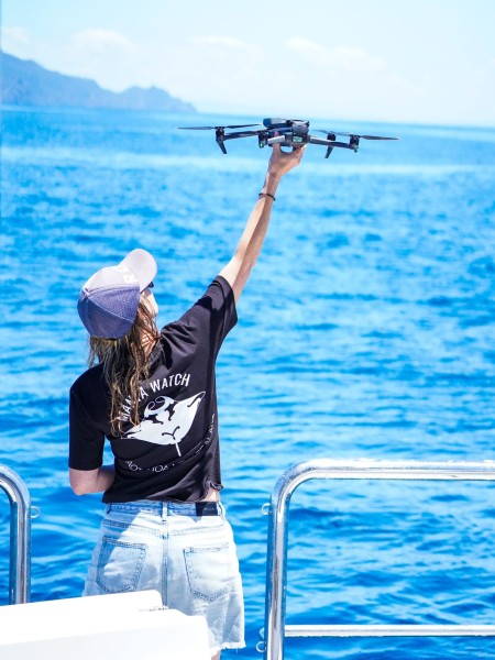 Lydia Green launches a manta-tracking drone. Credit Rebecca Pratt