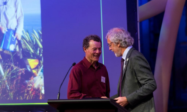 Graeme Loh receives the Old Blue Award at the 2018 Sanderson Dinner