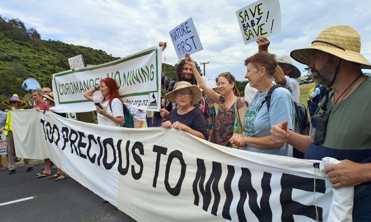 Protestors in Waihi turning out against coal mining on 31 Jan 2025