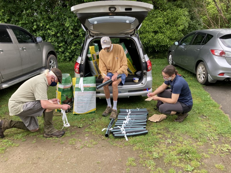 Caitlyn, Martin West and David Pease prepare 161 lizard tracking tubes. Credit Mandy Brooke