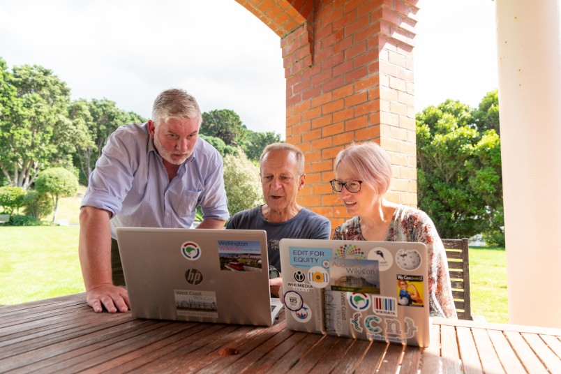 Critter of the Week editors Mike Dickison, Marshall Clark, and Tamsin Braisher collaborate on the strap-toothed whale article at Wellington Wikicon, in March 2023. Image Stephen A’Court