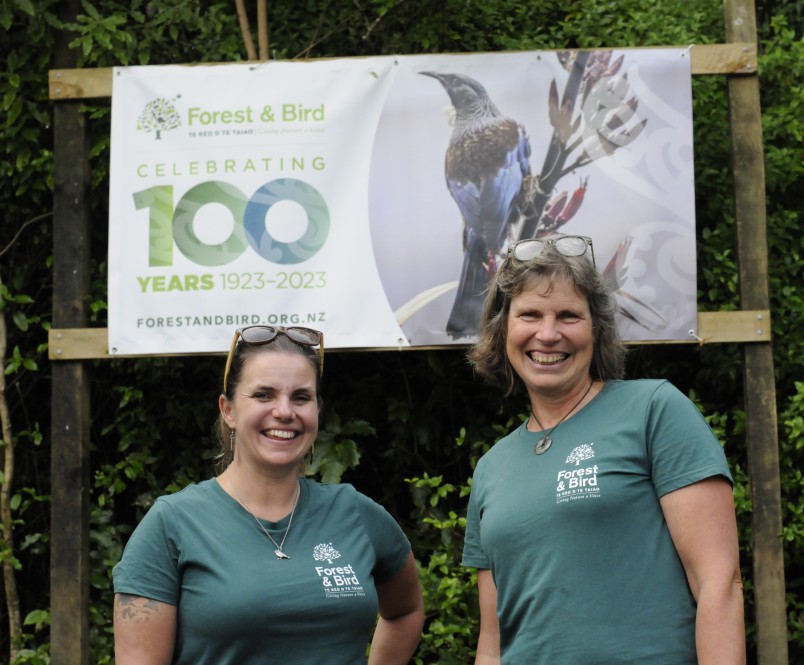 Nicola Toki, CE Forest & Bird with Mandy Brooke, Sanctuary Manager, Bushy Park Tarapuruhi at the titipounamu translocation. Image Credit Alina Huff