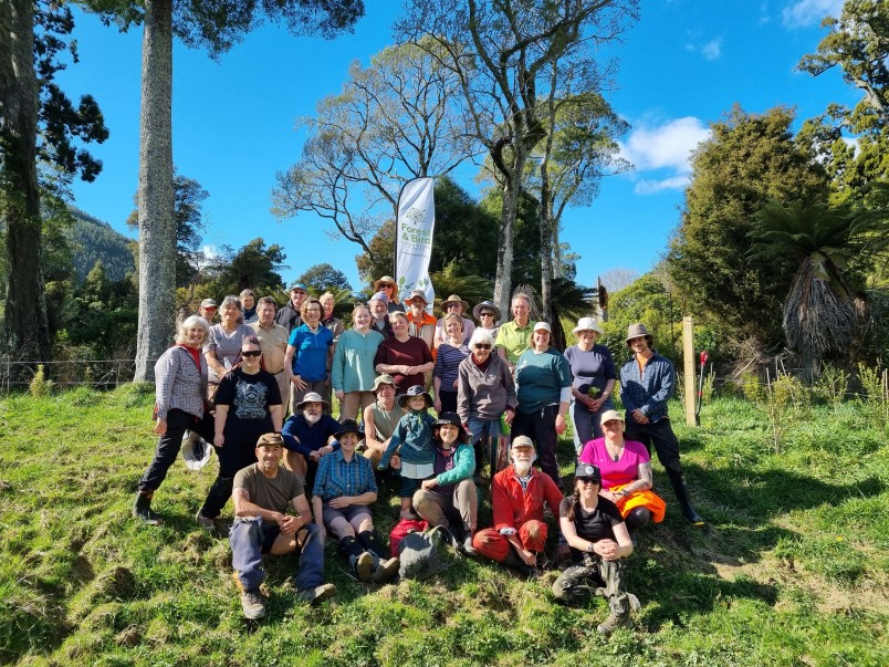 Forest & Bird volunteers at Centennial planting